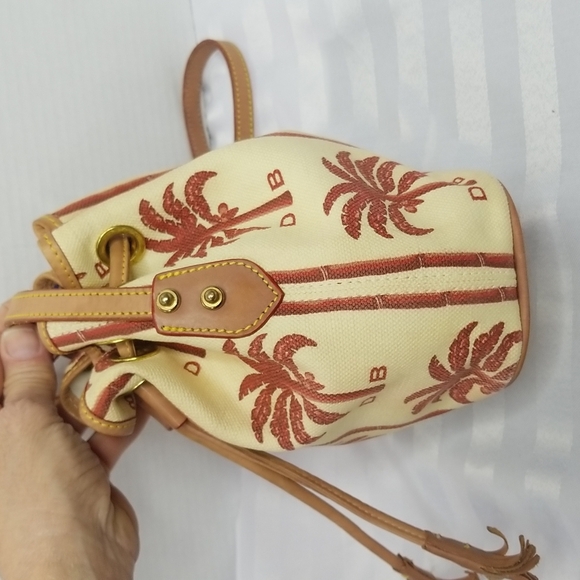 DOONEY & BOURKE SMALL LEATHER CINCH TOP BUCKET BAG WITH PALM TREES (RARE FIND ) - Picture 5 of 9